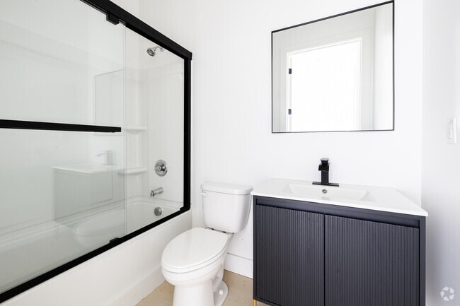 3BR, 2BA - 1,300SF - 2nd Bathroom - 711 Main Ave