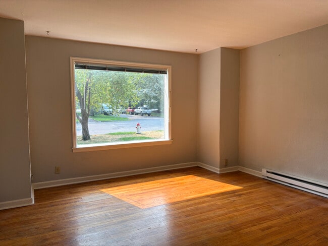 Building Photo - 2028 W Pacific Ave Rental