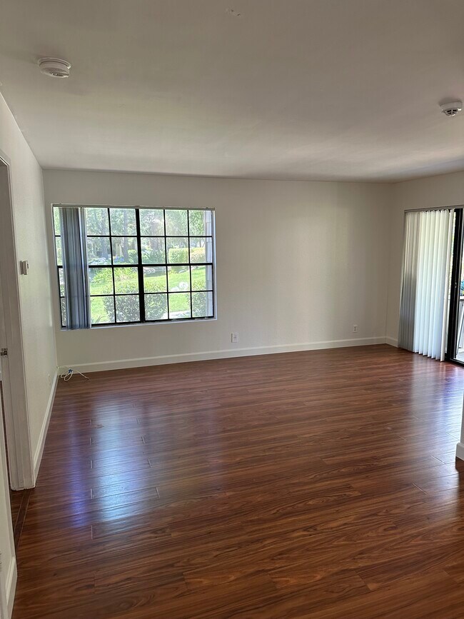 Living room - 26701 Quail Crk Unit 257