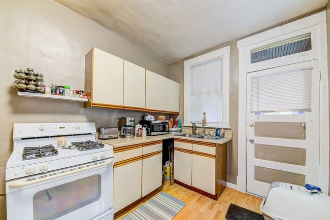 Photo - 86 Estella Ave Unit Apt 1 (bottom)