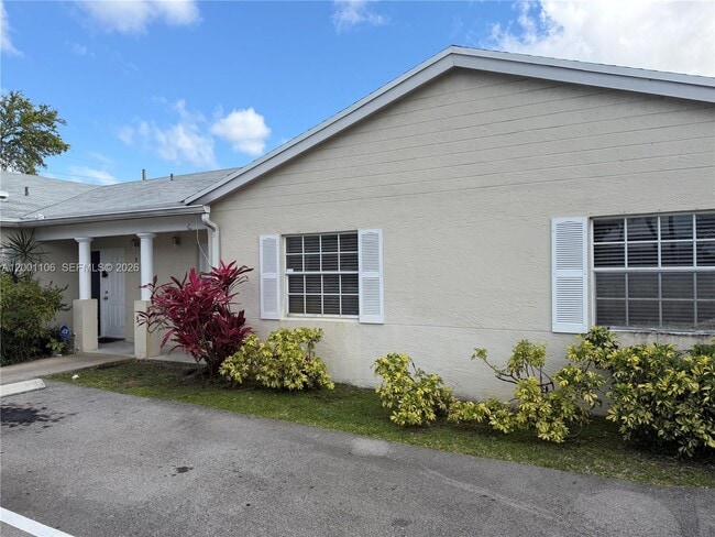 Building Photo - 960 NE 214th Ln