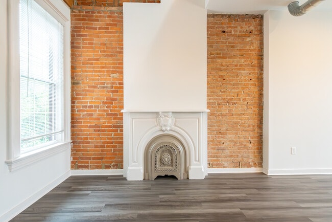 36-38 E Hollister St