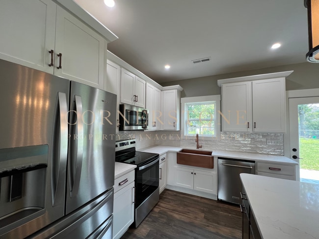 Photo - Beautiful 3 bedroom house! $2,250