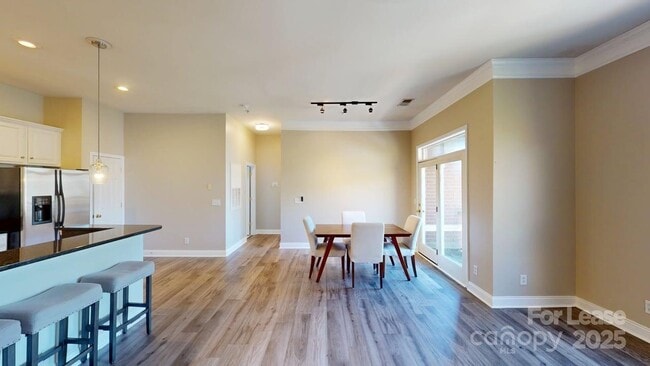 Photo - 785 Garden District Dr