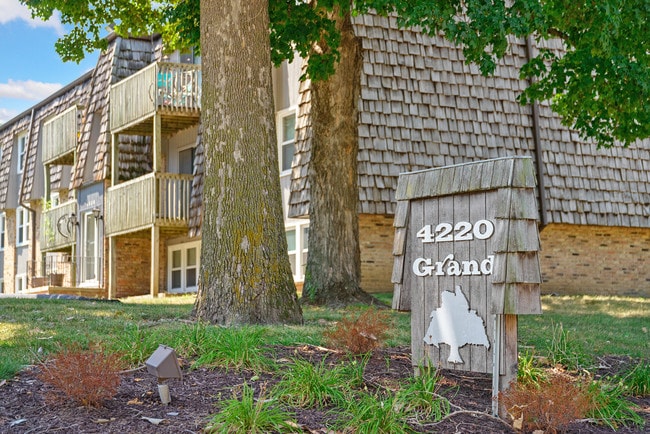 Building Photo - The 4220 Grand Apartments