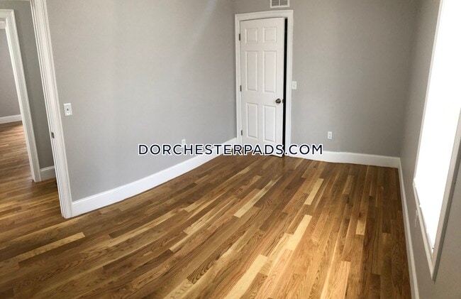 Photo - 273 Hancock St Unidad #3