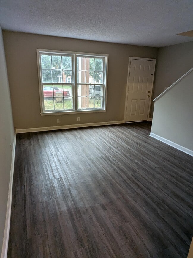 Photo - 813 Holder Ct