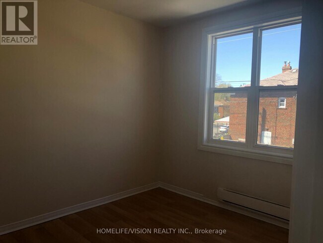 Photo - 421 Sutherland Dr