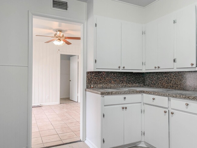 Photo - 4315 42nd St