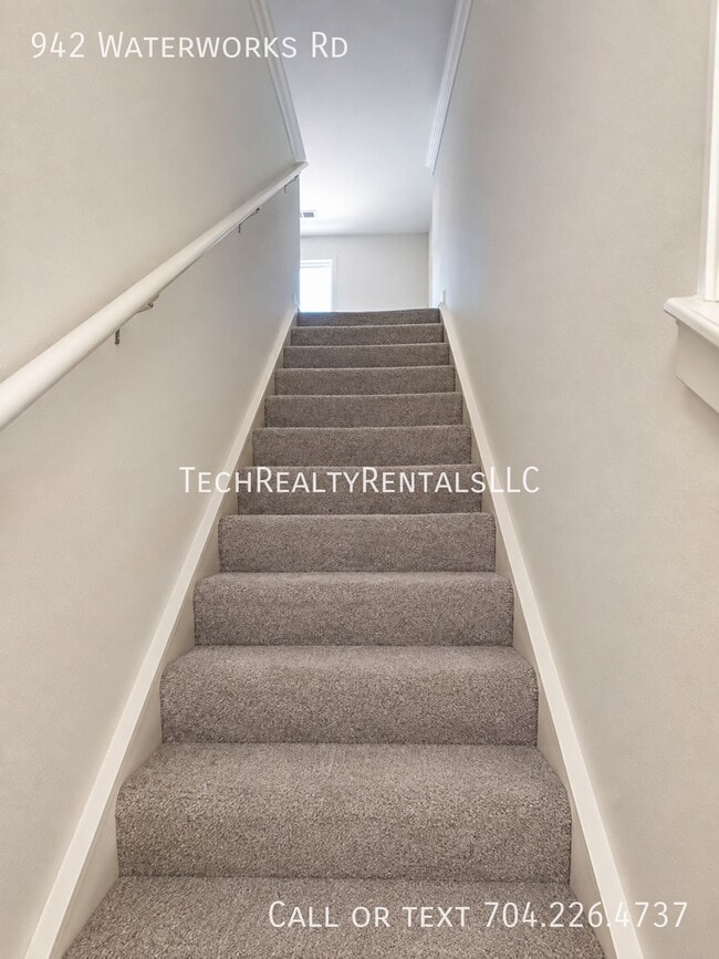 Photo - 942 Waterworks Rd