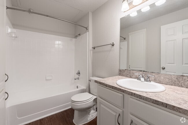 2BR, 2BA - 1,066SF