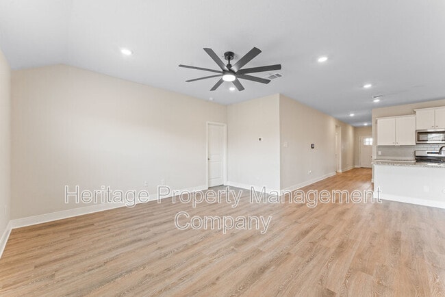 Photo - 1428 Redwood Crk