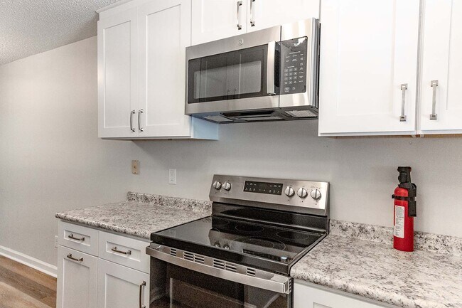 Photo - 1103 Greentree Ct