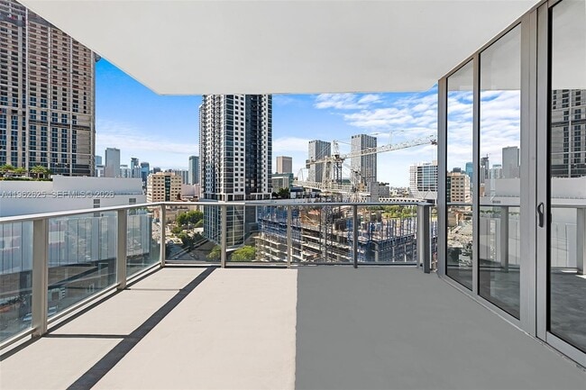 Photo - 851 NE 1st Ave Unidad 1012