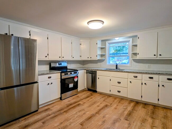 Photo - 2529 Main St