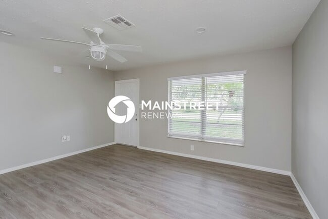 Photo - 3 Bedroom Pet-Friendly Home in Sarasota, FL with Main Street Renewal