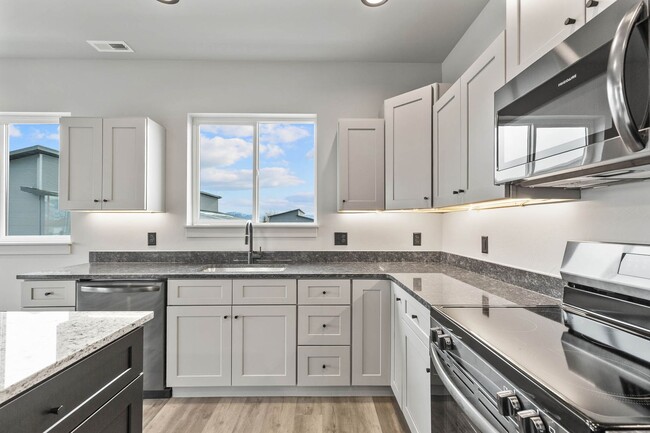 Photo - 204 Fletching Way Unit B
