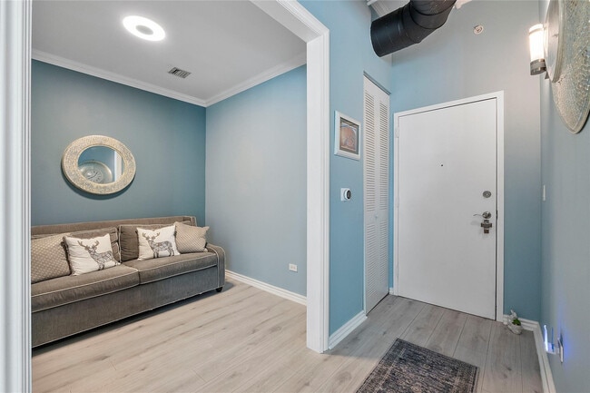 Photo - 313 NE 2nd St Unidad 204