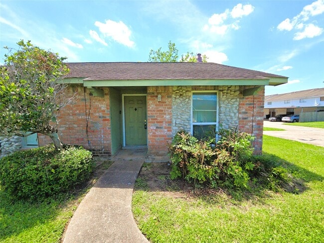 Building Photo - 6939 Chasewood Dr Rental
