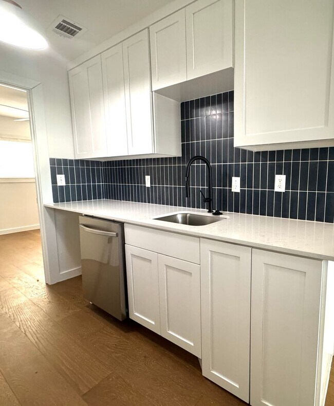 Photo - Remodeled Condo 2 Blocks to St. David's Me... Unit #101