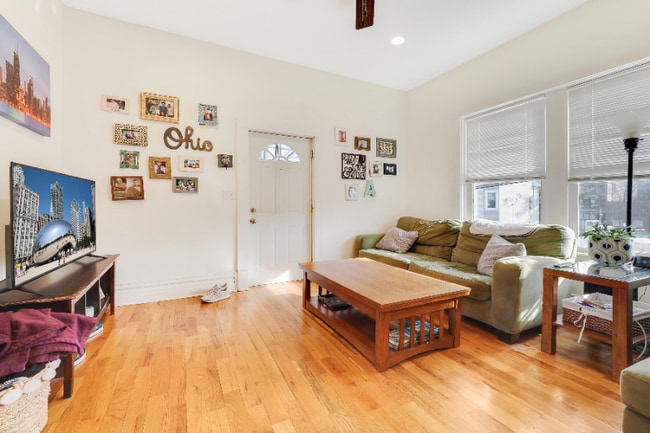 Photo - 1148 W Belmont Ave Unit 2R