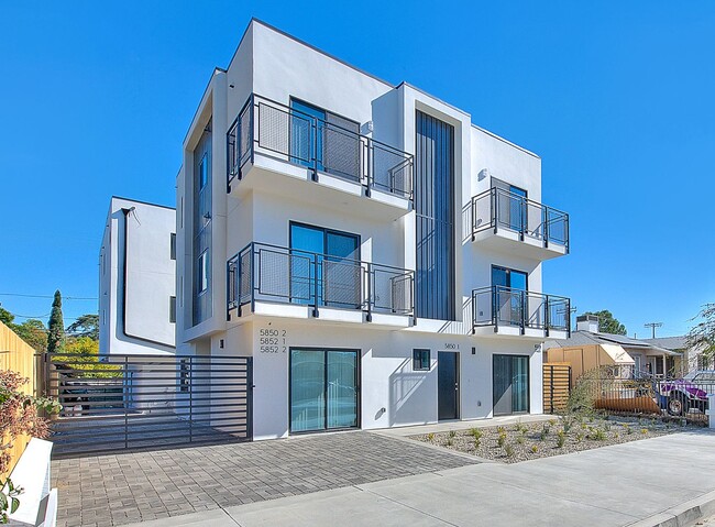 Building Photo - 5850 Vineland Ave Unit #5852-1