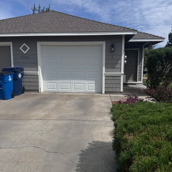 Photo - 2 Bedroom, 2 Bathroom Duplex in NE Bend – Available NOW