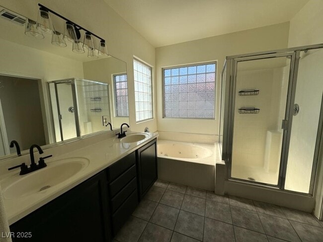 Building Photo - 6117 Glenborough St Rental