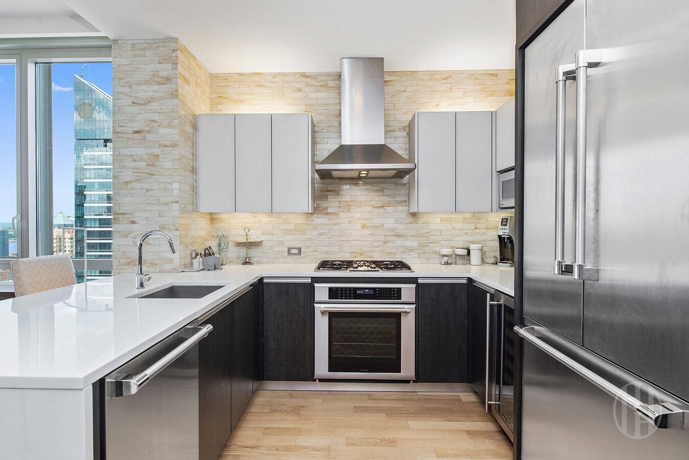 Photo - 247 W 46th St Unidad 3801