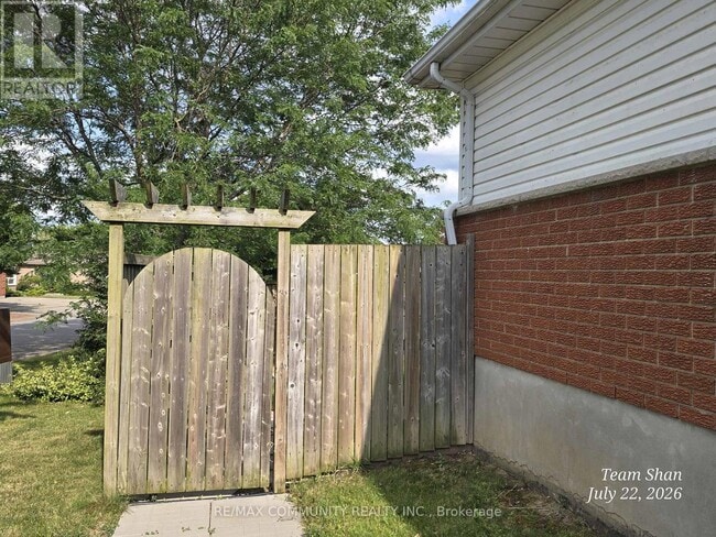Photo - 166 St Lawrence Dr
