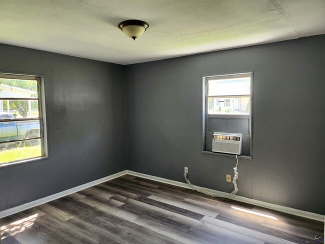 Photo - 215 Camellia Cir