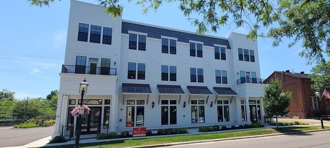 Building Photo - 31 W Waterloo St Unit E