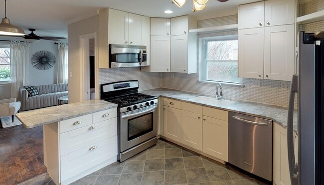 Photo - 302 19th St NE