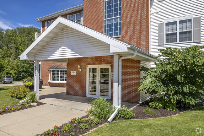 6150 Leasing Office Entrance - Middleton Shores Rental