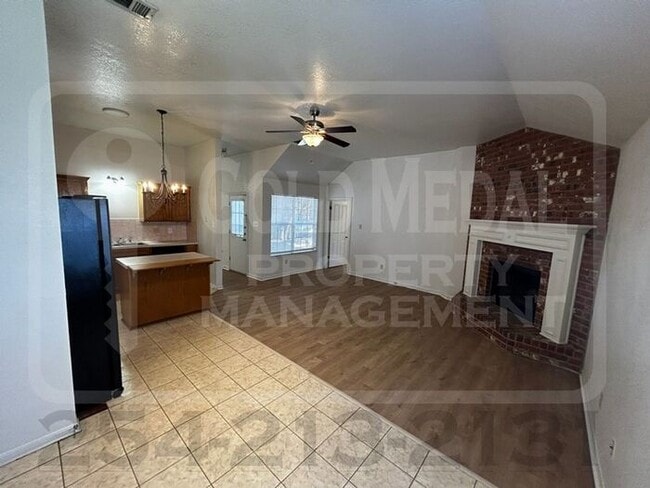 Photo - 1805 Diana Ln