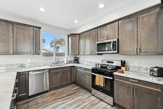 Photo - Coastal 3-Bedroom 2-Bathroom House with Hu...