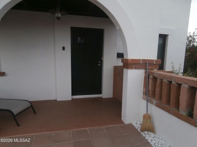 248 S Paseo Lobo
