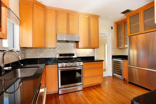 Photo - 712 Navarre Ave