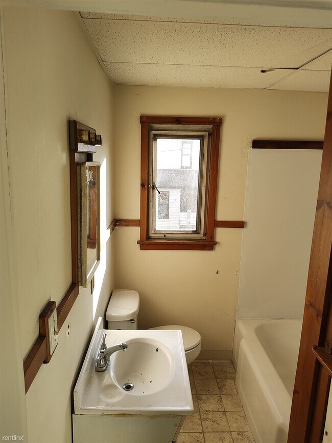 1 br, 1 bath Duplex 1430 Ridge Avenue A Townhome For Rent in Steubenville, OH