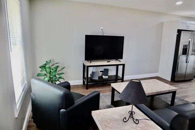 Living room - 814 Carson St