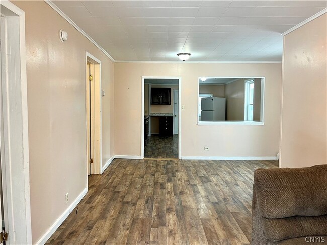 Photo - 97 E Seneca St