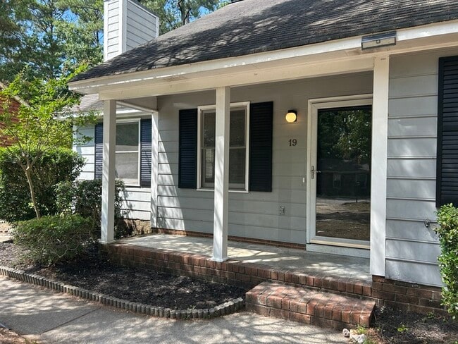 Building Photo - 19 Woodpond Ct