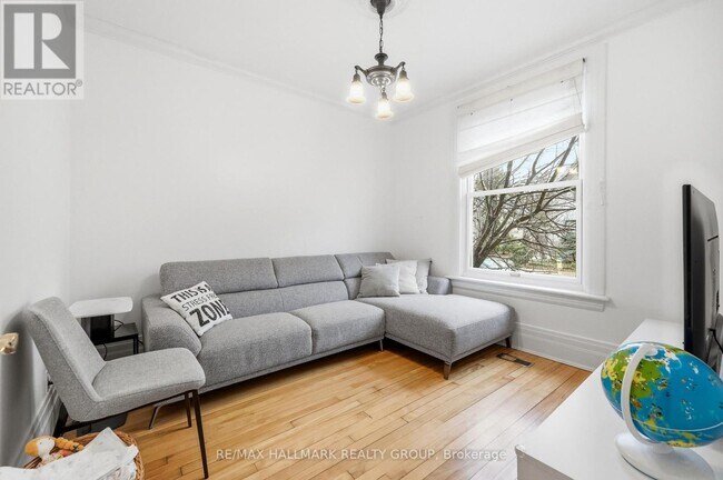 Photo - 138 Keefer St