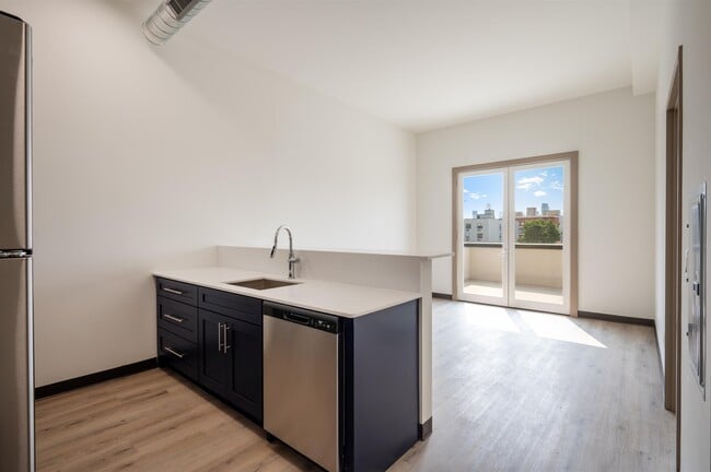 Photo - 857 Bergen Ave Unidad 501