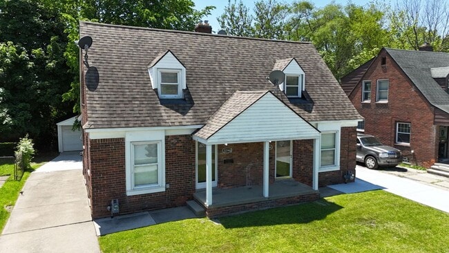 Photo - 22144 Moross Rd