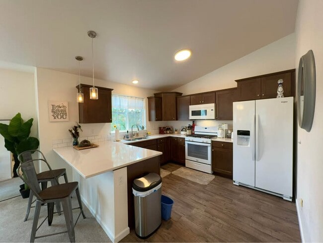 Photo - 233 NW Cedar Ave Unit A