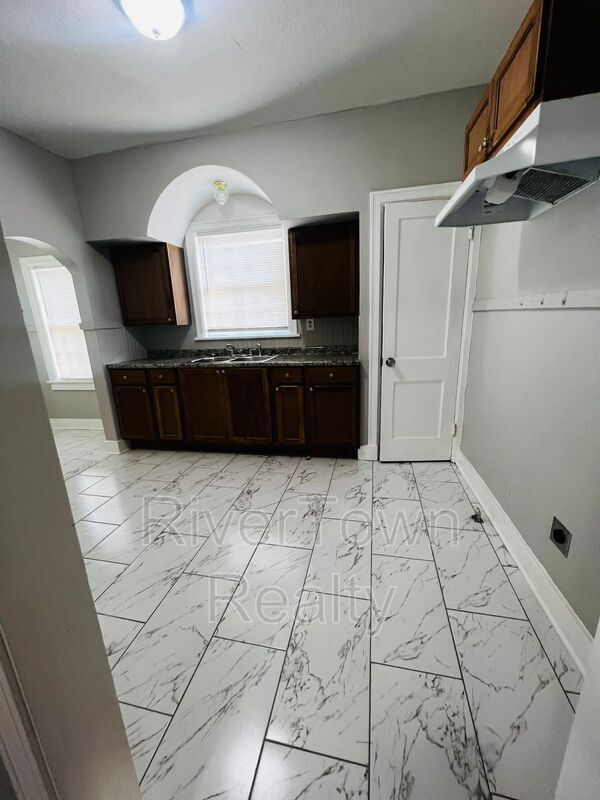 Photo - 907 Birch St