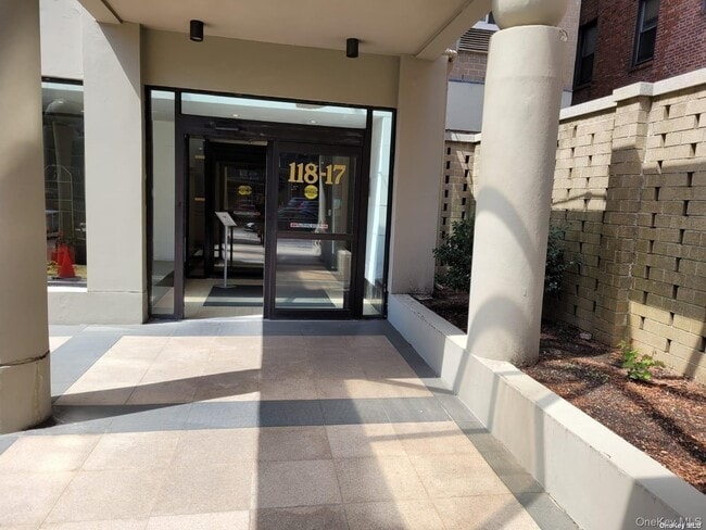 Building Photo - 118-17 Union Tpke Unit 14E