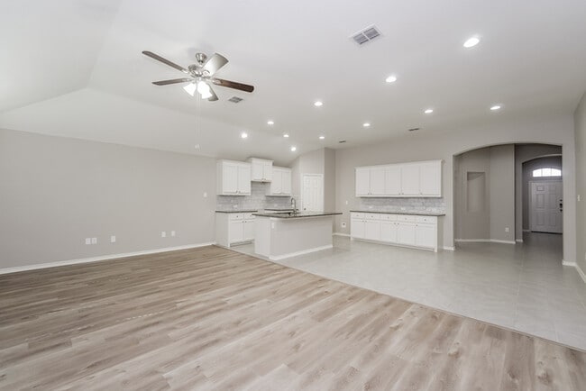 Photo - 3903 Bridle Path Ln