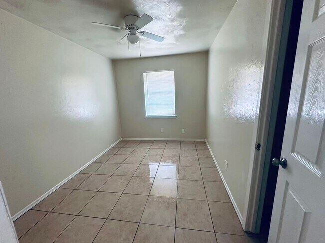 Photo - Beautiful 3 bedroom in Garland!